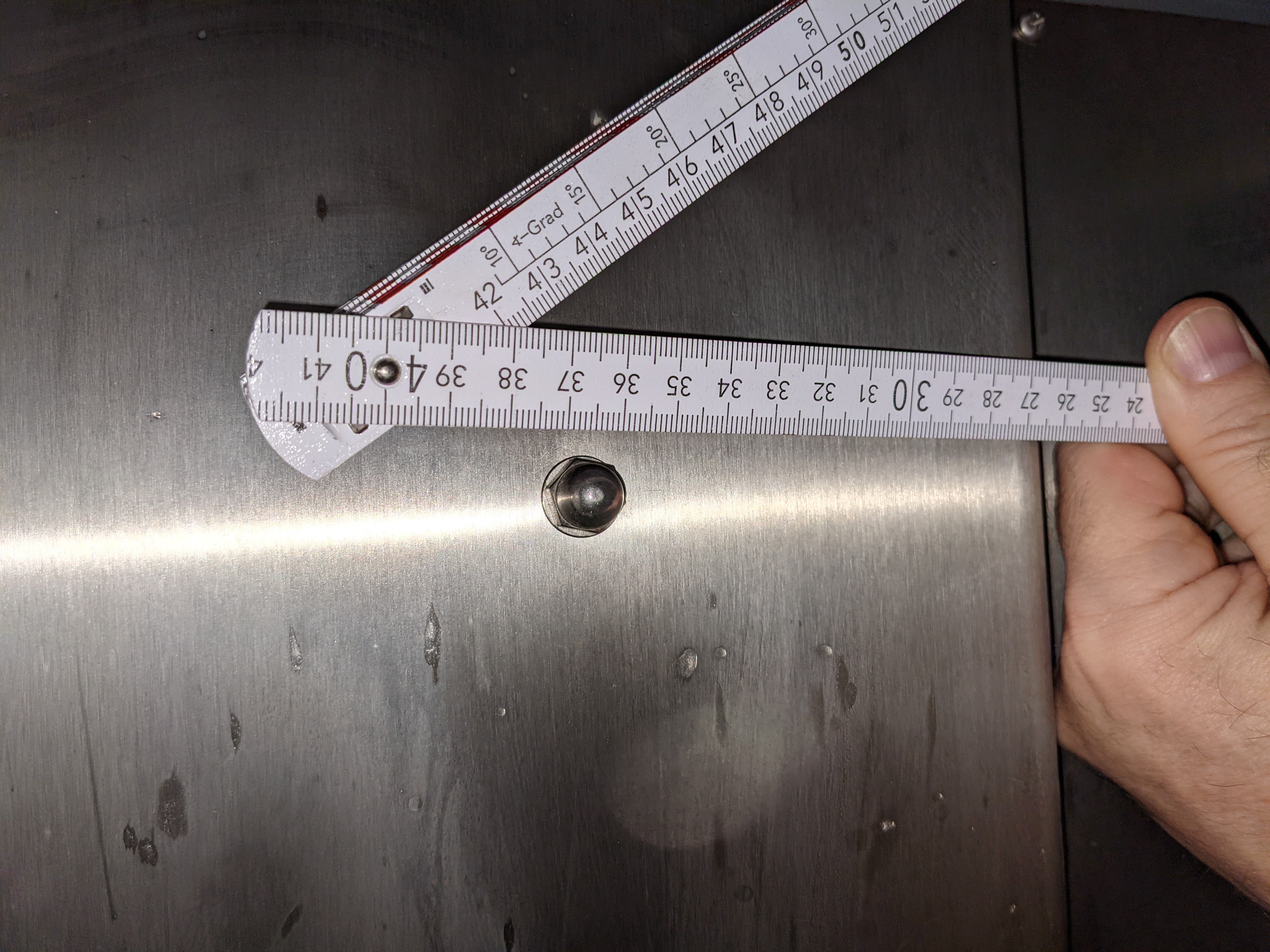 Höhe der Löcher am VA Blech ist von der unteren Kante am Blech gemessen 365,0 mm