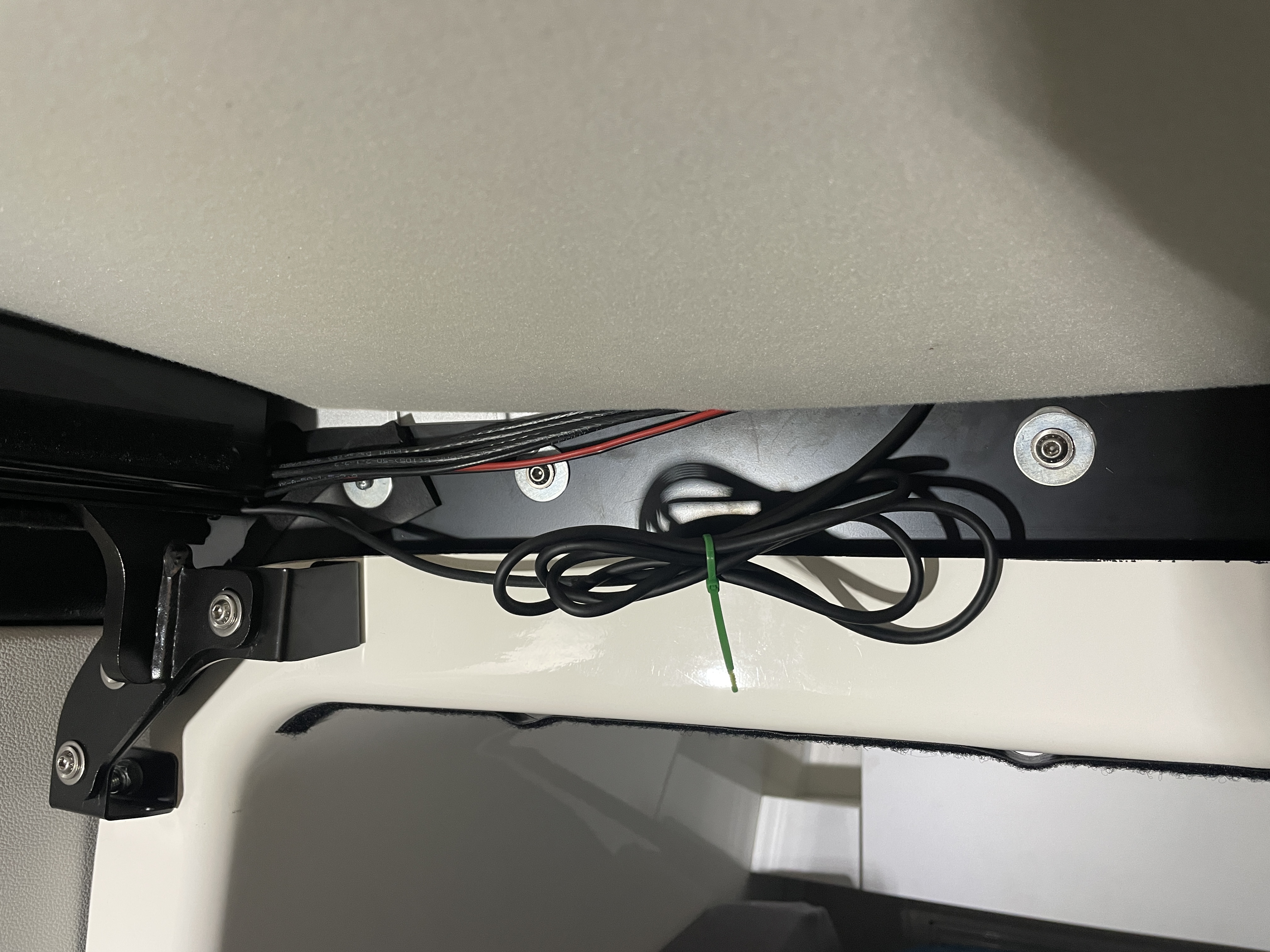 Kabelführung oberhalb Slideout 2