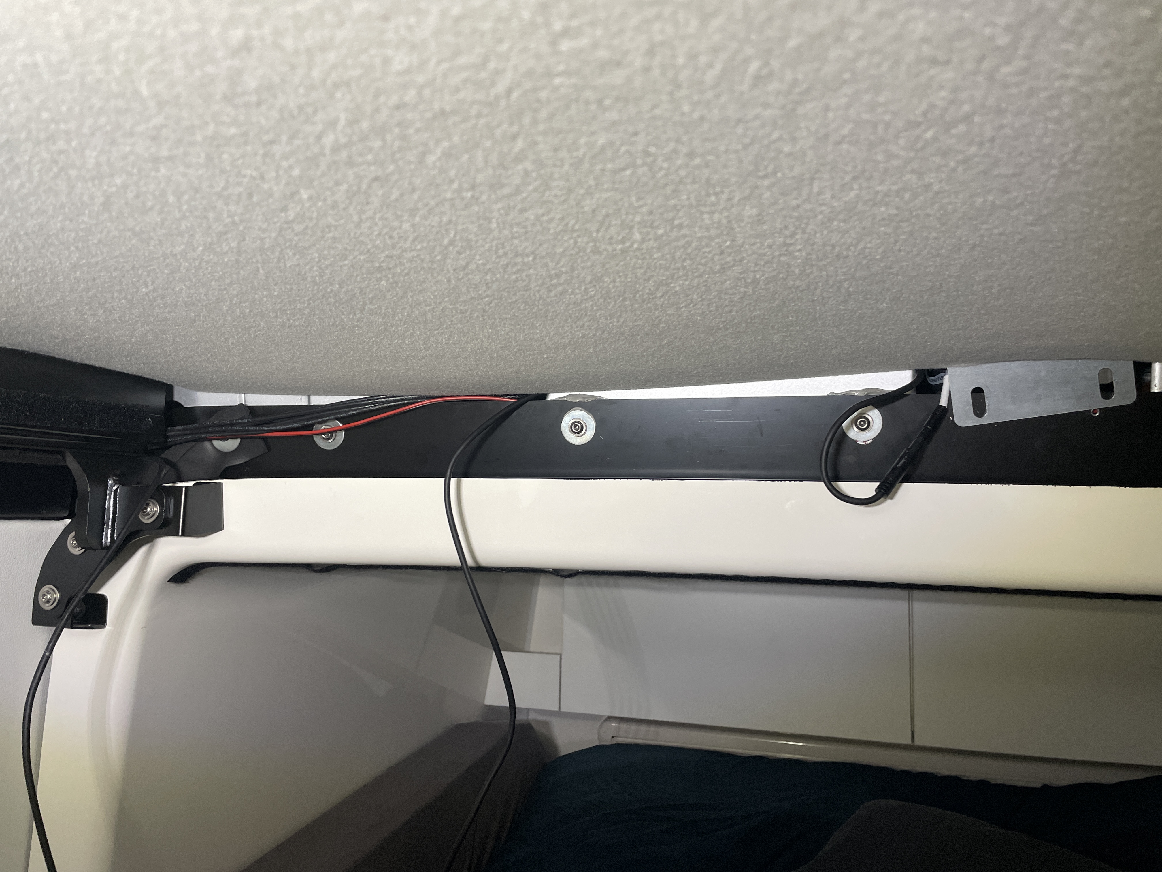 Kabelführung oberhalb Slideout 1