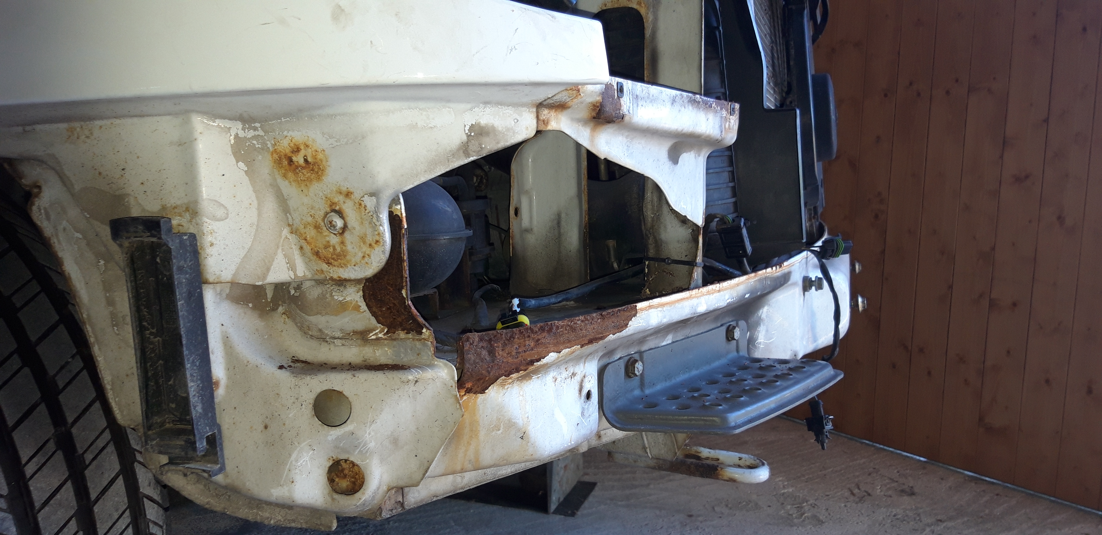 3 Falz hinter Stoßstange.jpg