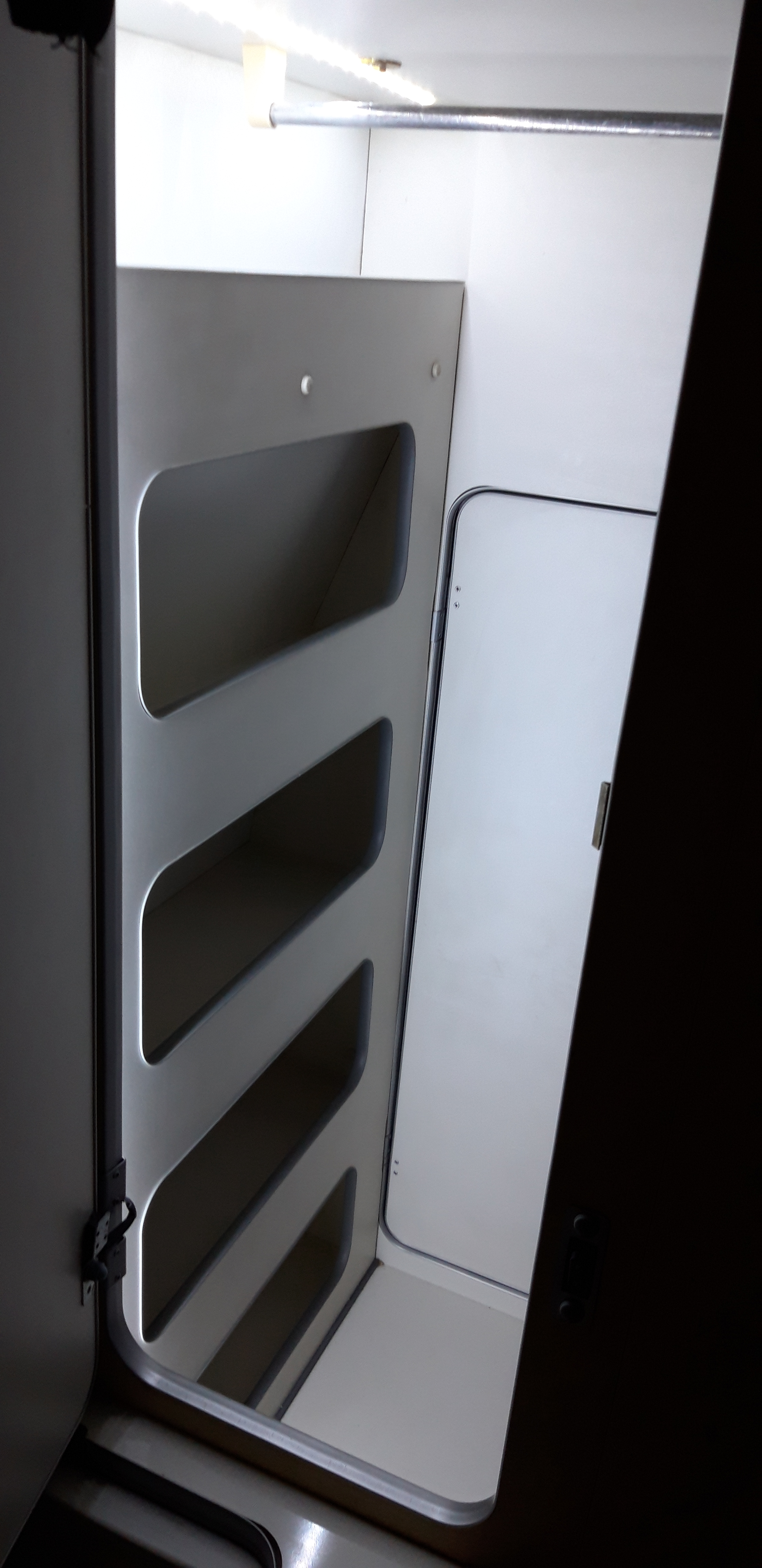 1 Beleuchtung Kleiderschrank.jpg