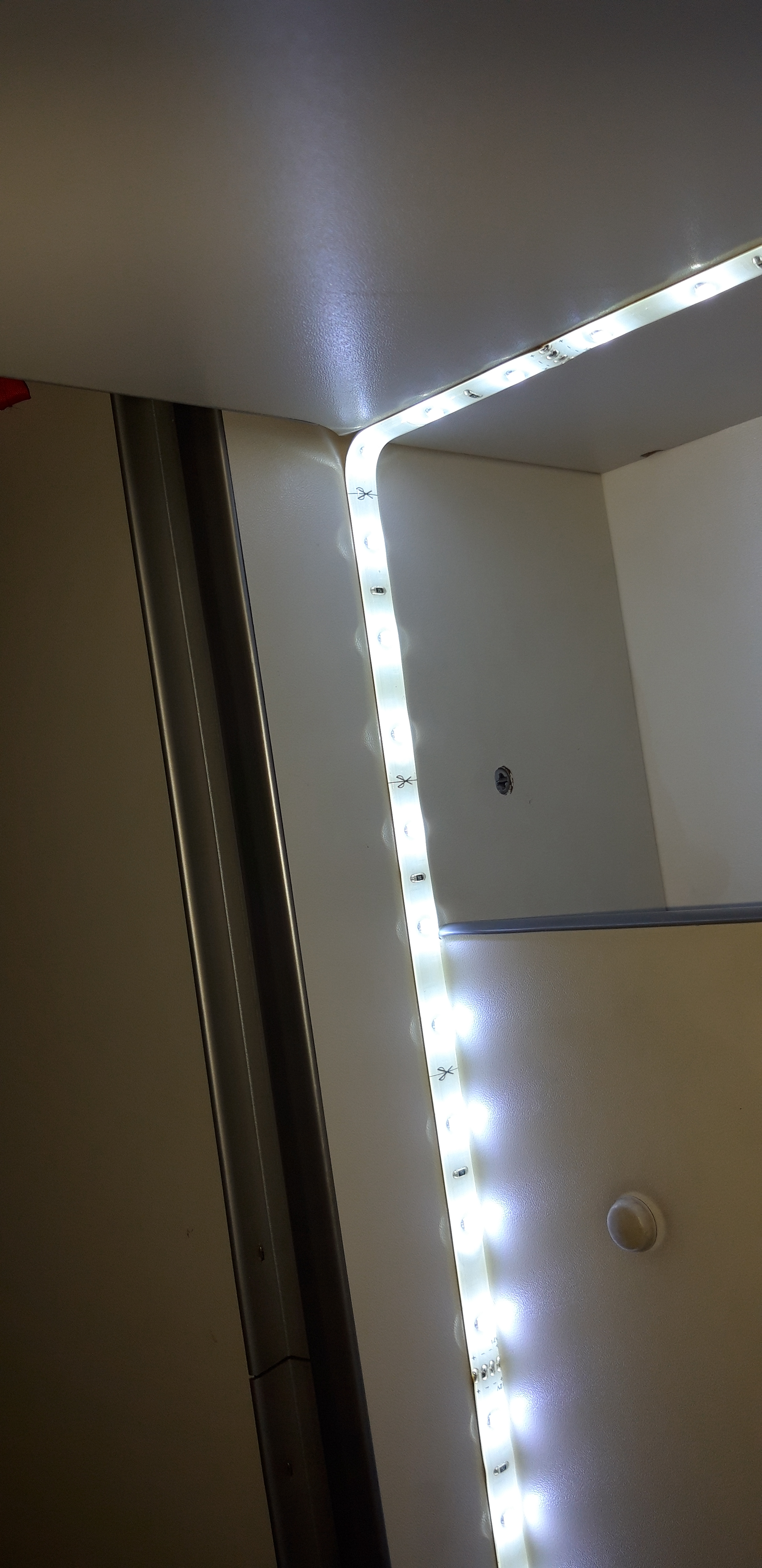 2 Beleuchtung Kleiderschrank.jpg